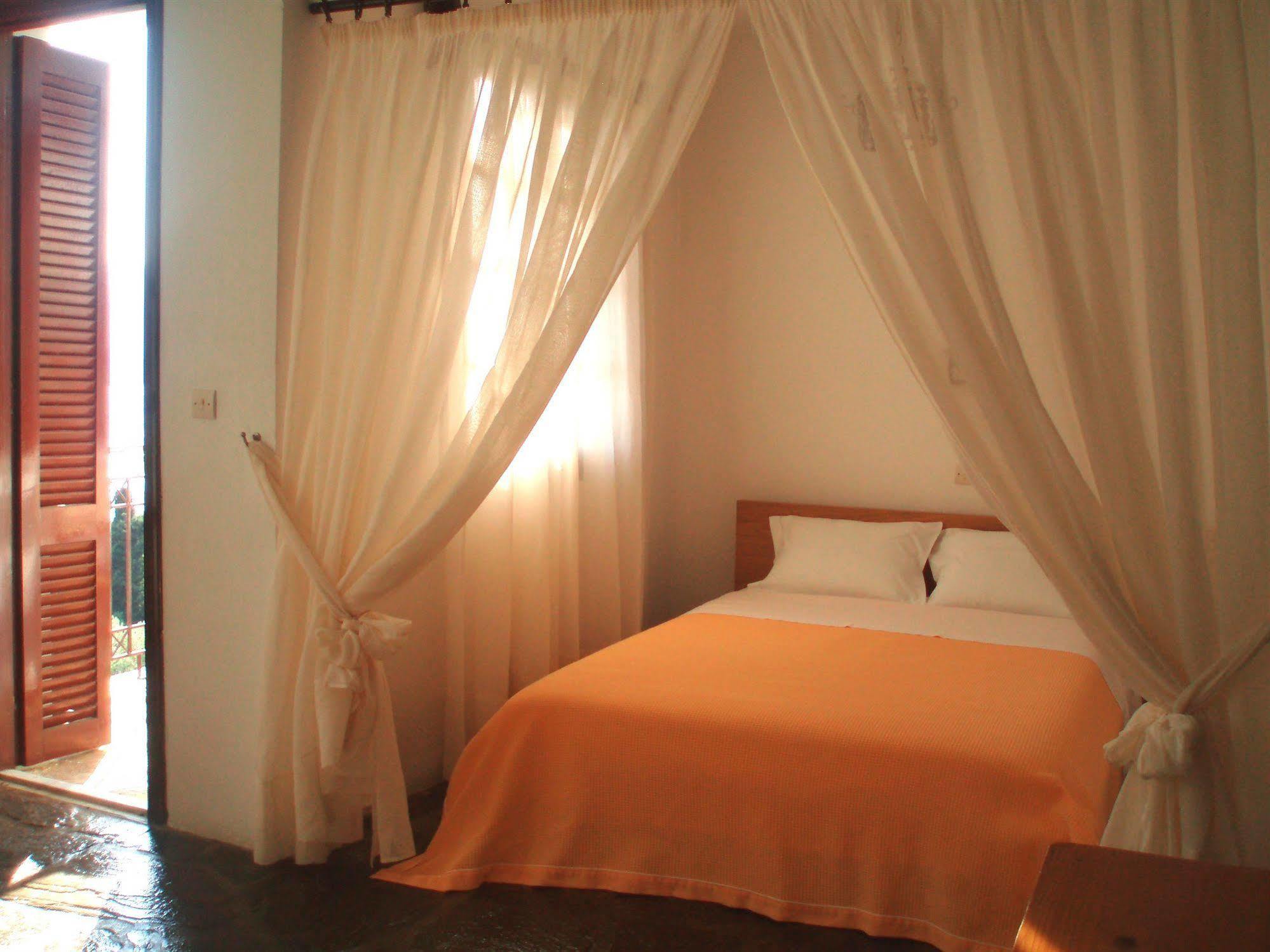Scorpios Hotel & Suites Samos Town Exterior foto